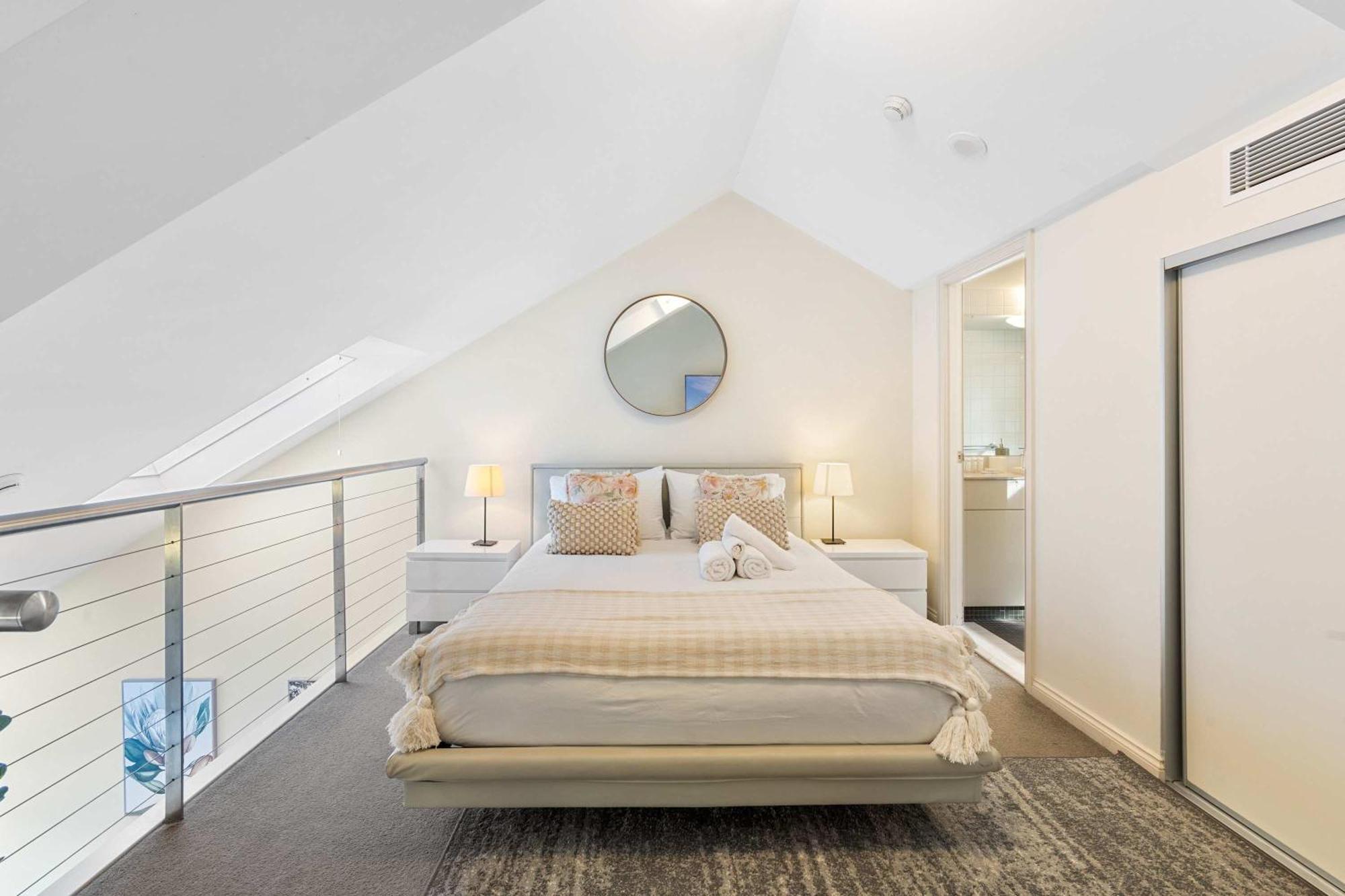 Apartment Stylish Loft-style With Stunning Views Sydney