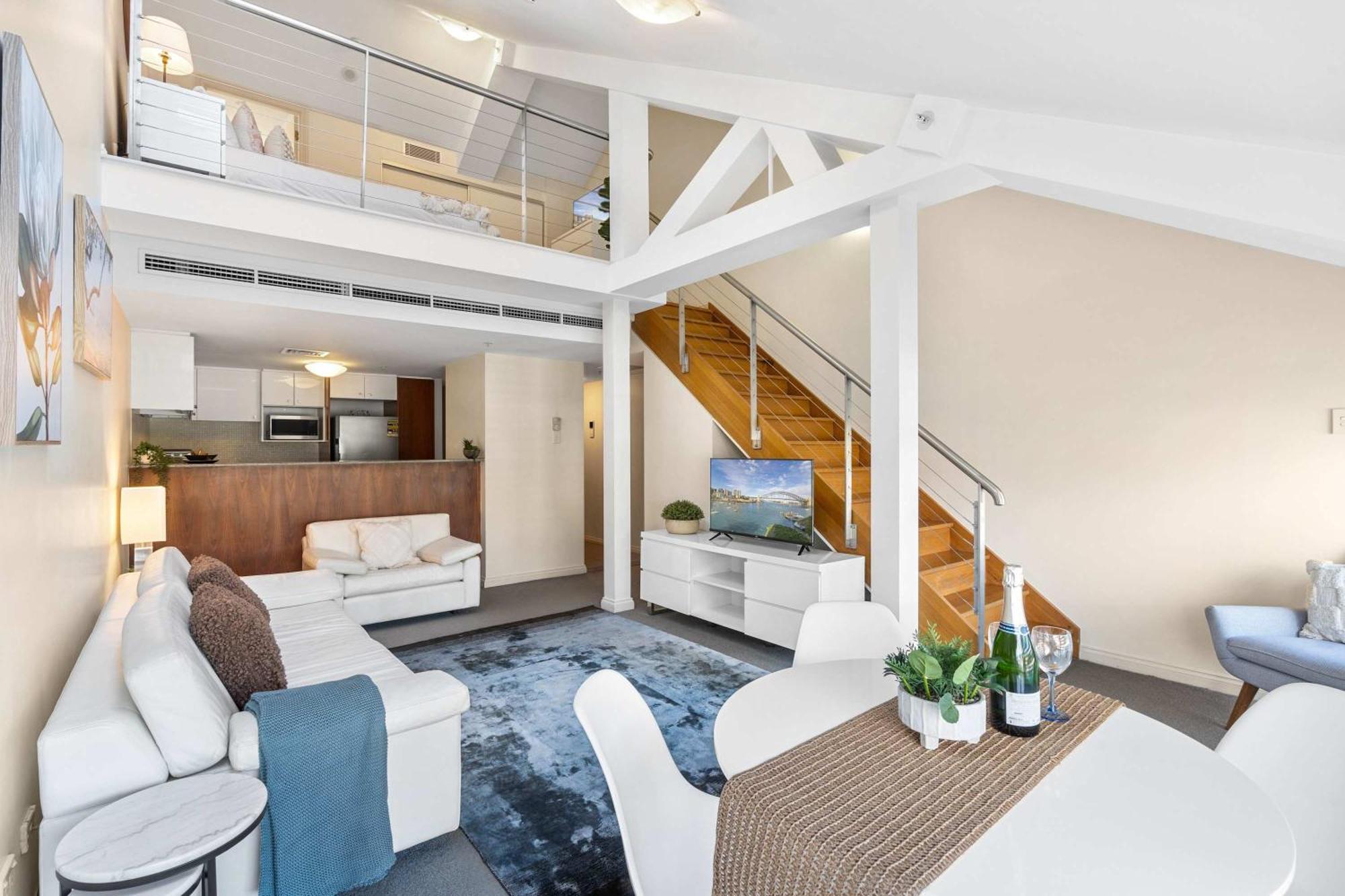 Stylish Loft-style With Stunning Views