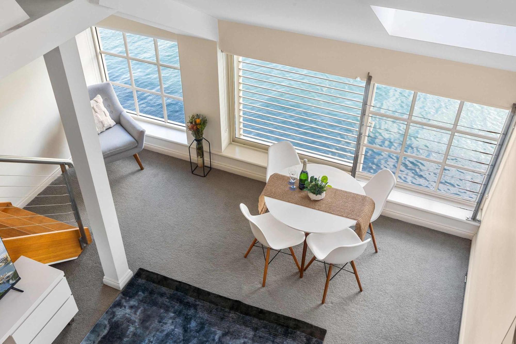 Stylish Loft-style With Stunning Views Apartment